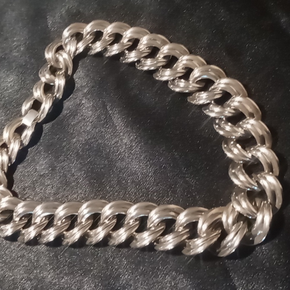 Vintage stainless flattened curb chain collar necklace 18 in long 1 in wide.